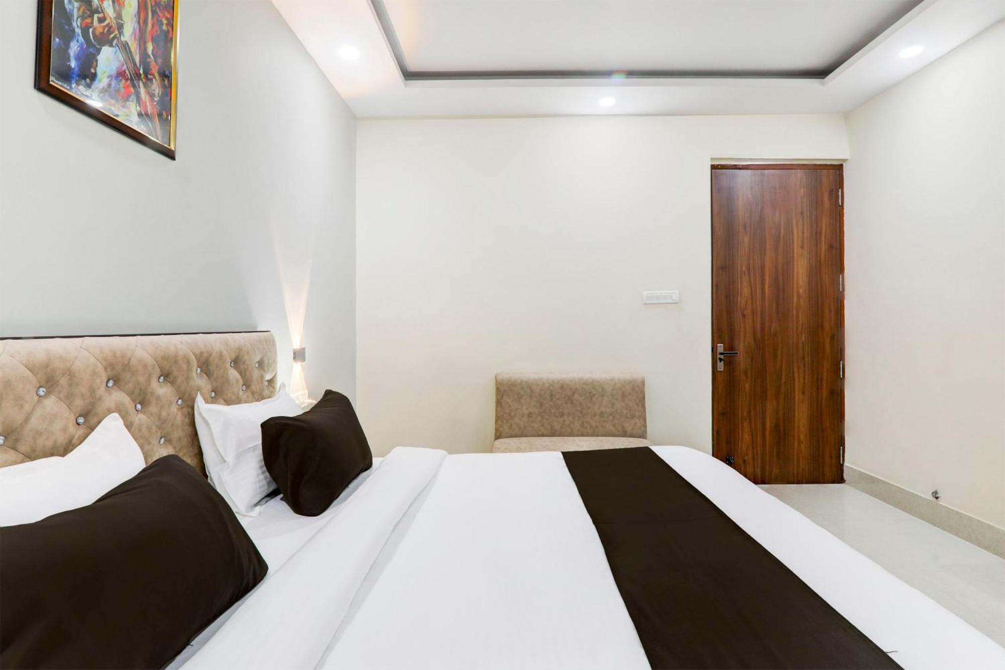 Super Townhouse Gls International Hotel Lucknow Exterior photo