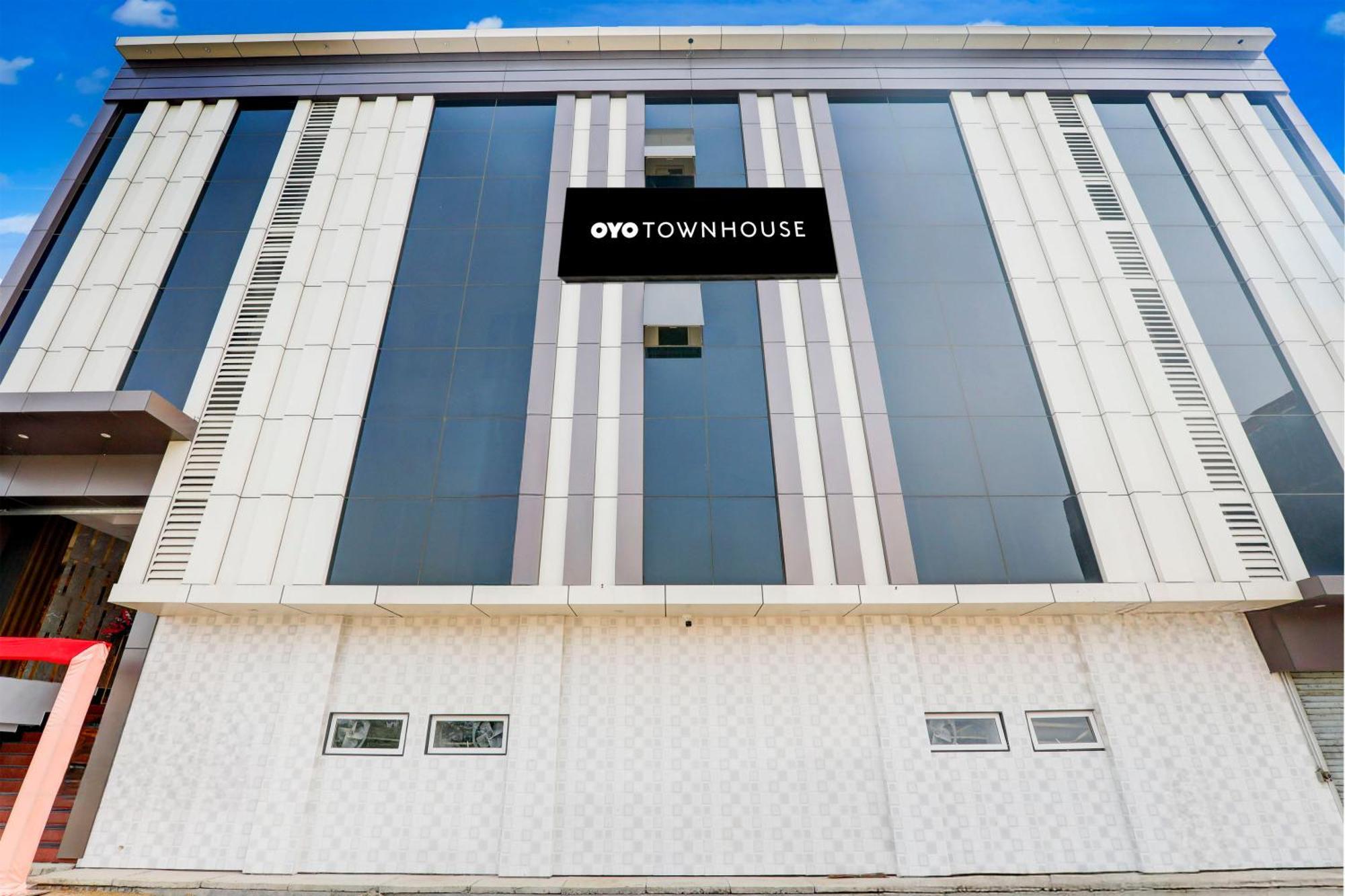 Super Townhouse Gls International Hotel Lucknow Exterior photo
