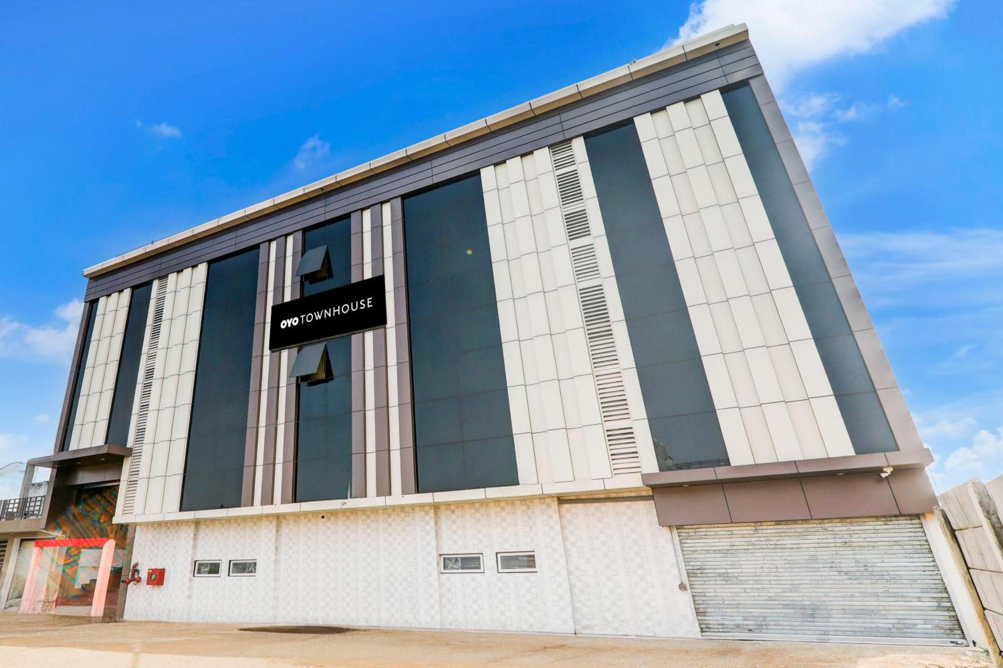 Super Townhouse Gls International Hotel Lucknow Exterior photo